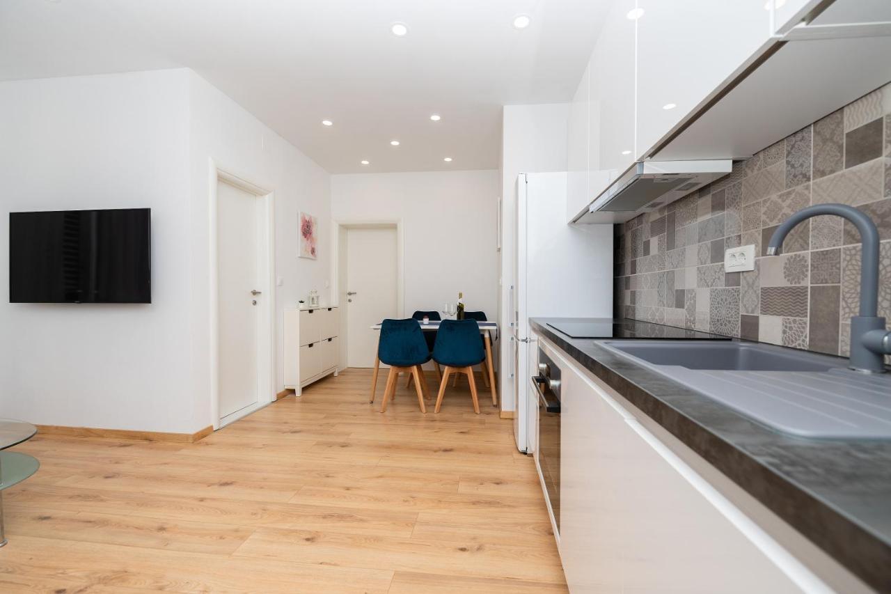 Apartmani Sani Макарска Экстерьер фото