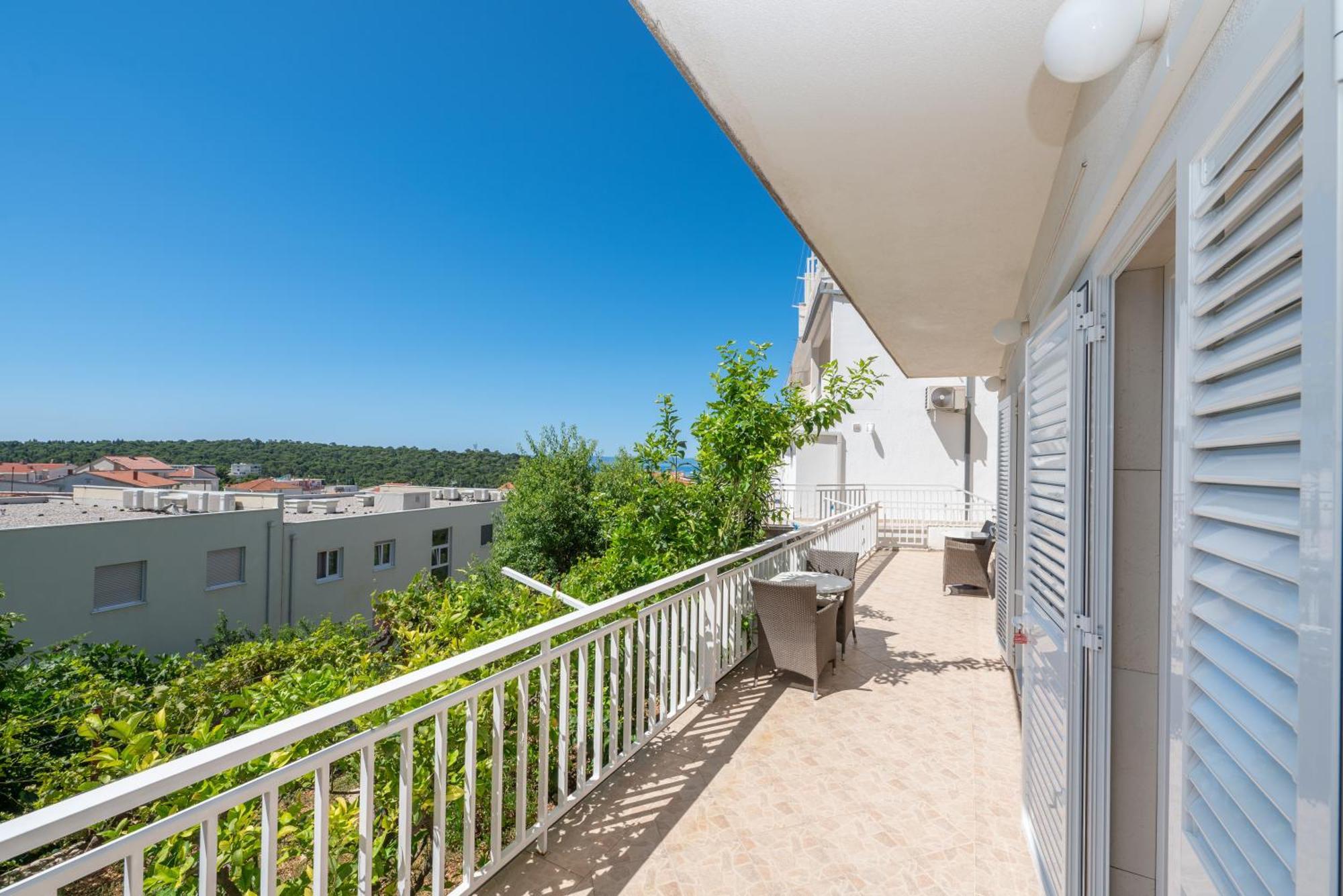 Apartmani Sani Макарска Экстерьер фото