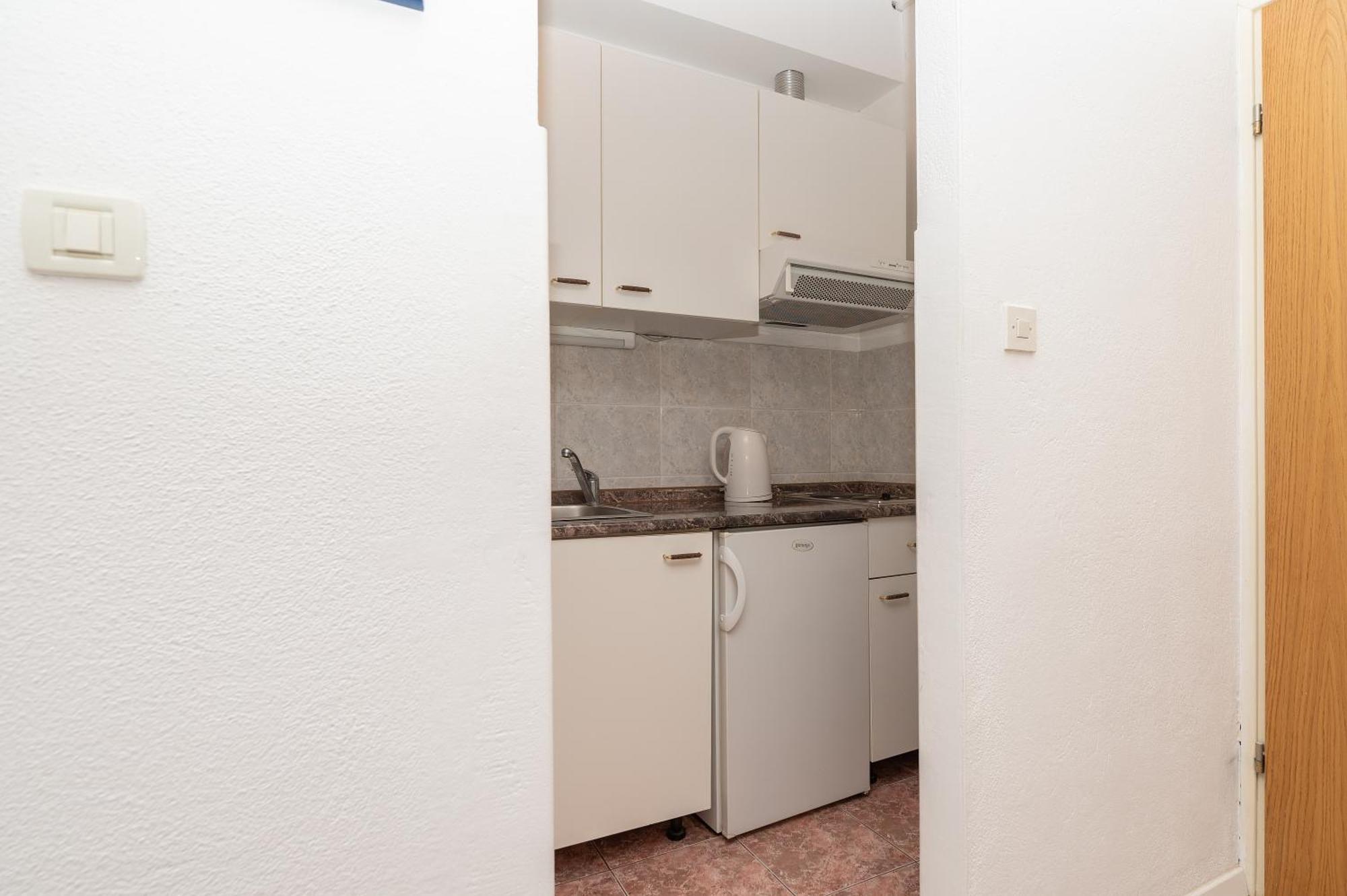 Apartmani Sani Макарска Экстерьер фото